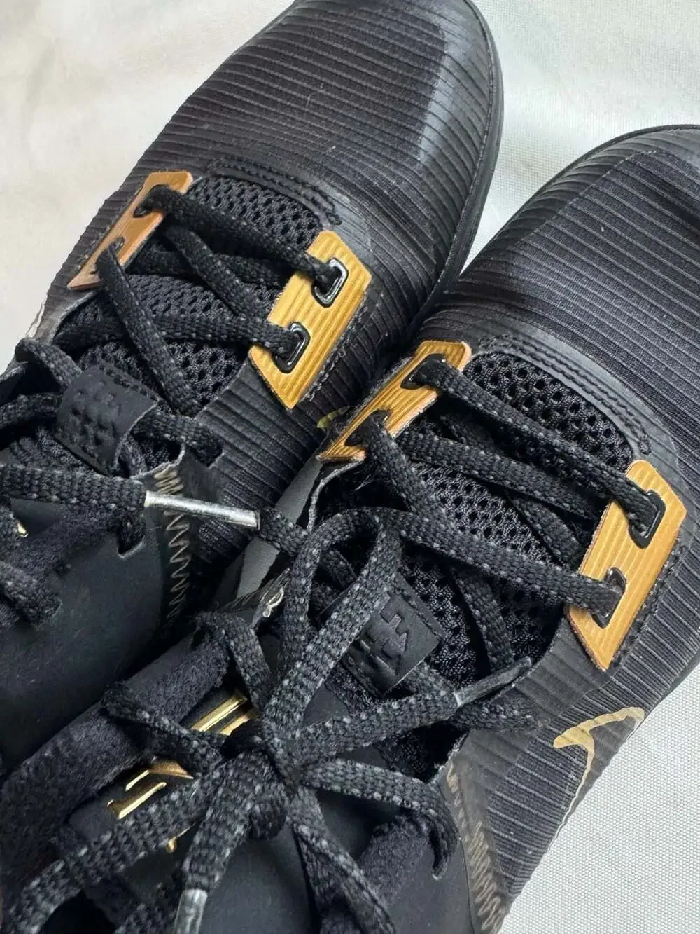 Nike Kyrie Flytrap 4 Black Gold Basketball Shoes Youth 4.5Y CT5537-005